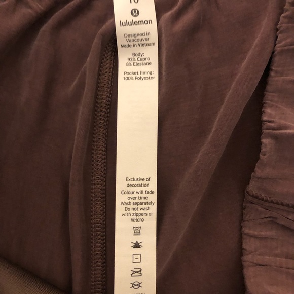 Lululemon Lost in Leisure Crop Pant - size 10 - Picture 8 of 8